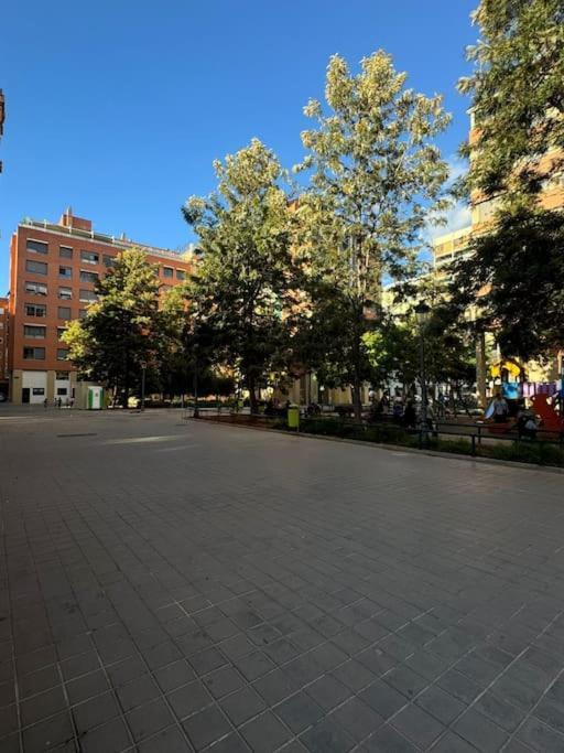 Gran Apartamento A Pie De Calle Валенсия Екстериор снимка